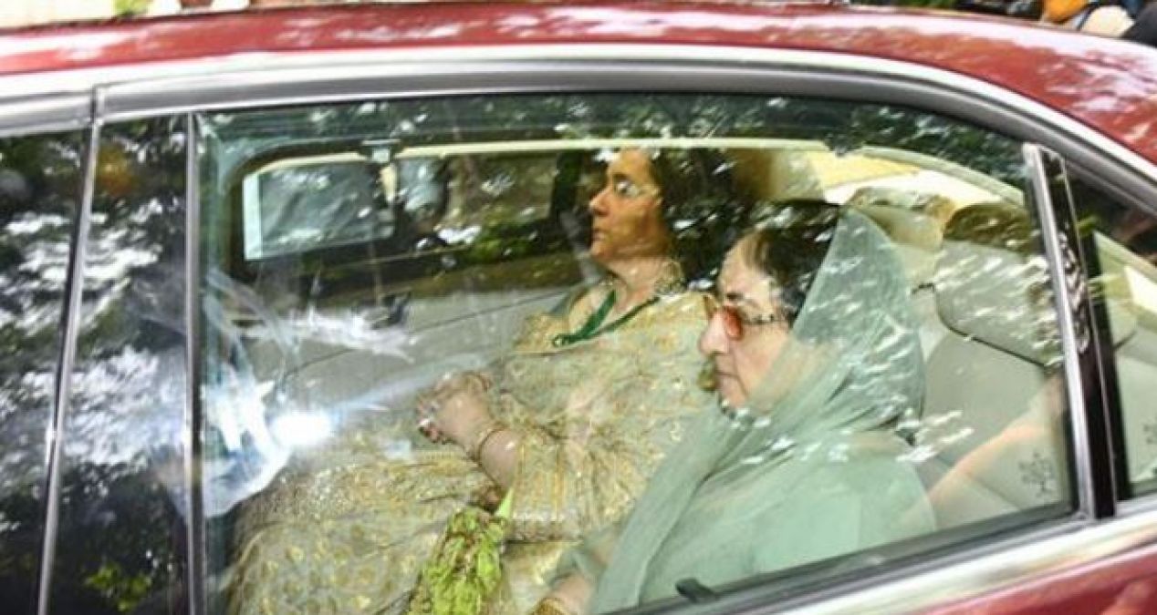 सामने आई आलिया की दुल्हन बनी पहली तस्वीर, बन-ठनकर पहुंची माँ और बहन