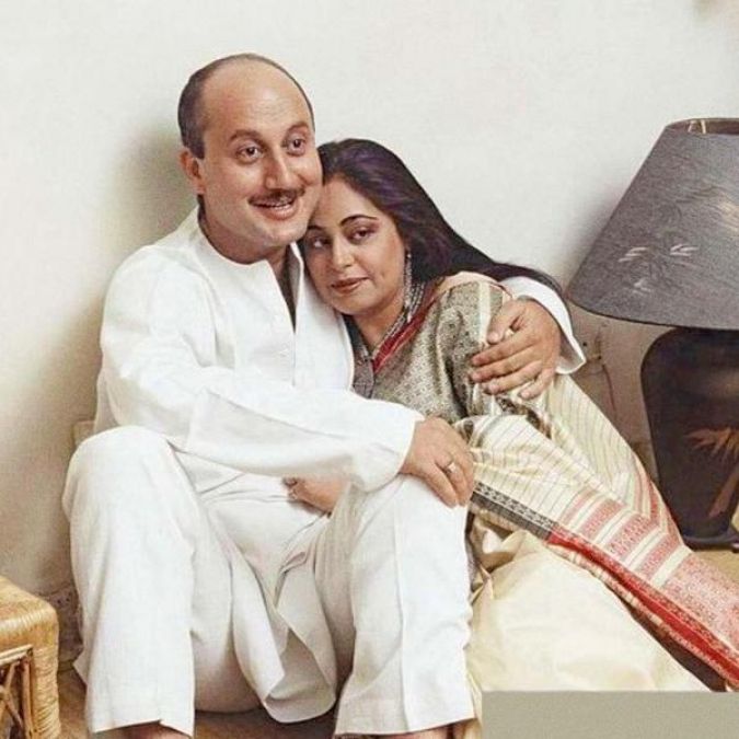 Anupam makes big sacrifice for Cancer-fighting Kiran Kher, says goodbye to TV series