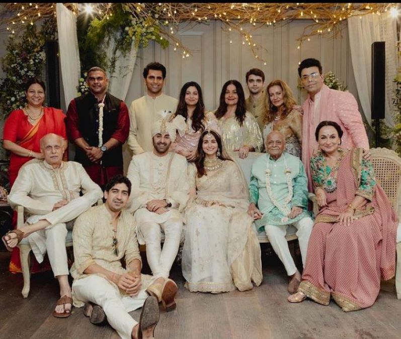 Family photos from Alia-Ranbir's wedding surfaced