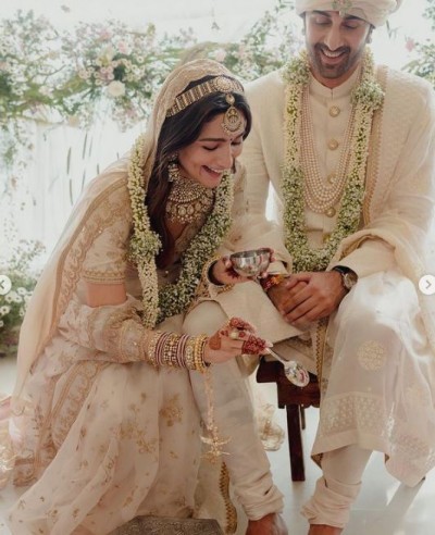 Amidst Alia-Ranbir's wedding, Sunil Grover shares pictures of actor's first bride, everyone shocked