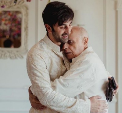 Mahesh Bhatt hugs Ranbir by giving him the responsibility of daughter, picture goes viral