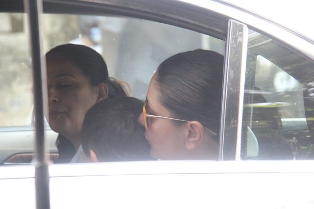 Golu Molu Sa Chehra... and big eyes, Jeh came out on an outing with his mother