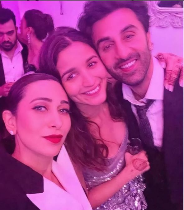 Ranbir-Alia seen posing with Shah Rukh-Aamir, see inside photos of reception