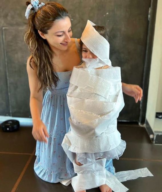 Inaaya wrapped in toilet paper by Soha and made 'Easter Egg'