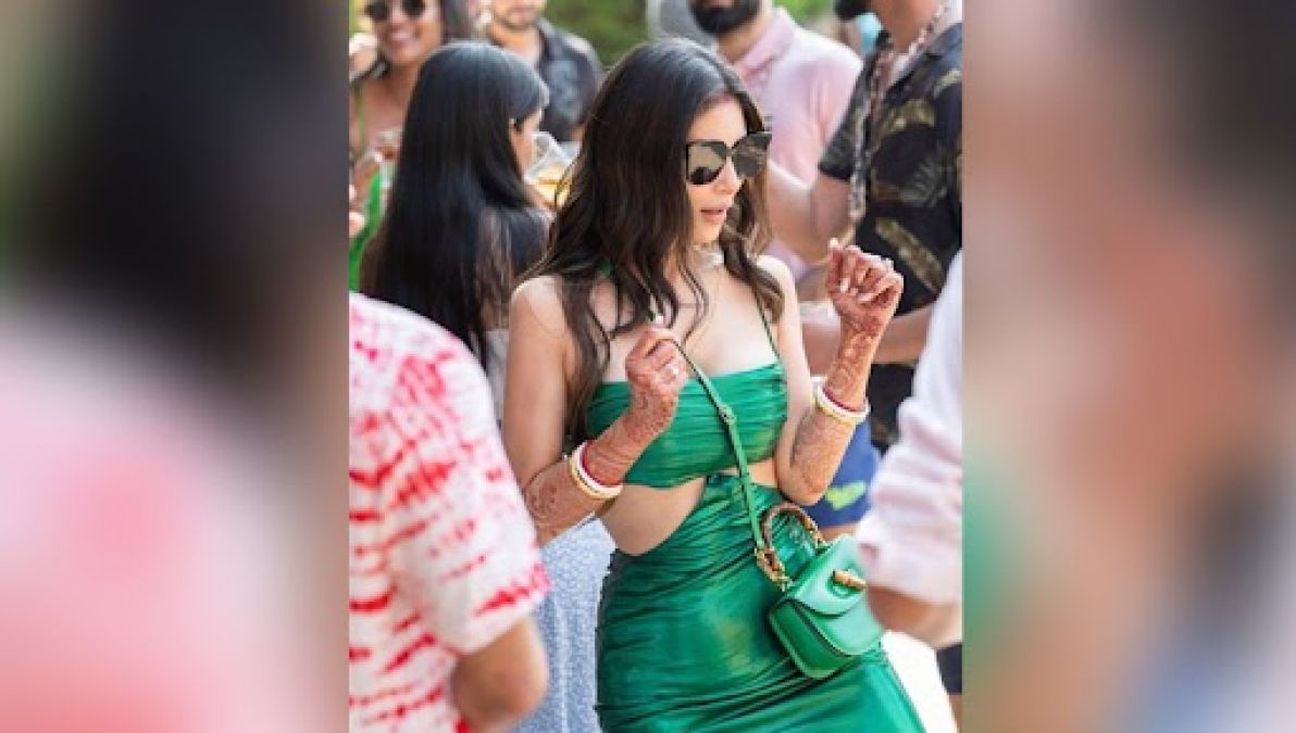 Mouni Roy looks even more beautiful in a green dress
