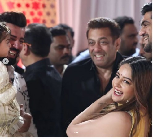 Salman's heart stuck on this girl at Iftar party