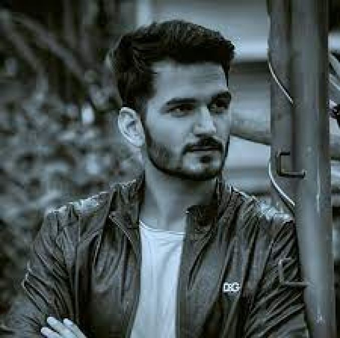 Gajendra Verma became famous with this song, also got popularity due to this one reason