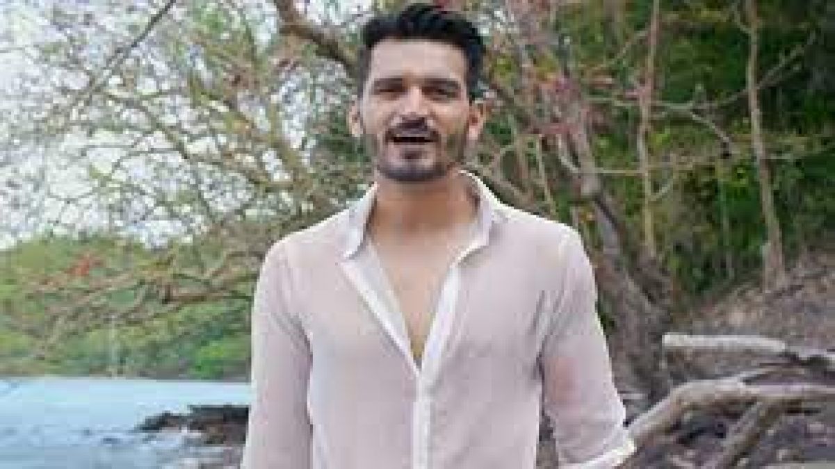 Gajendra Verma became famous with this song, also got popularity due to this one reason