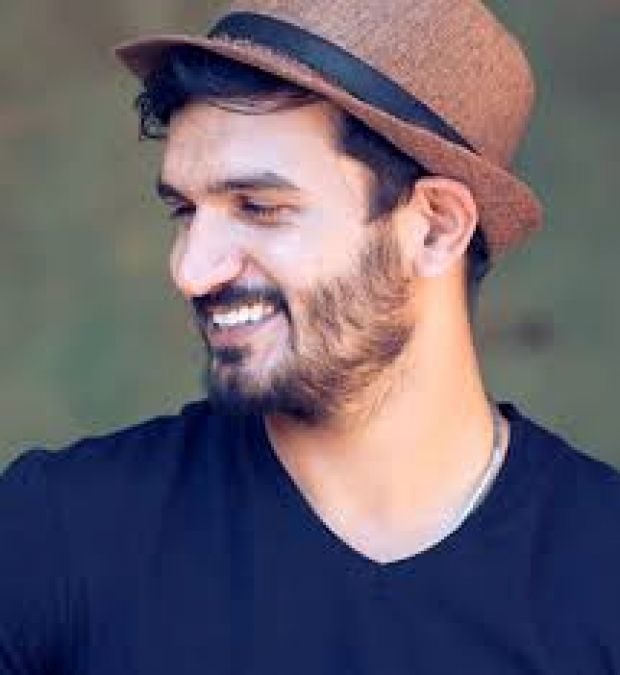 Gajendra Verma became famous with this song, also got popularity due to this one reason