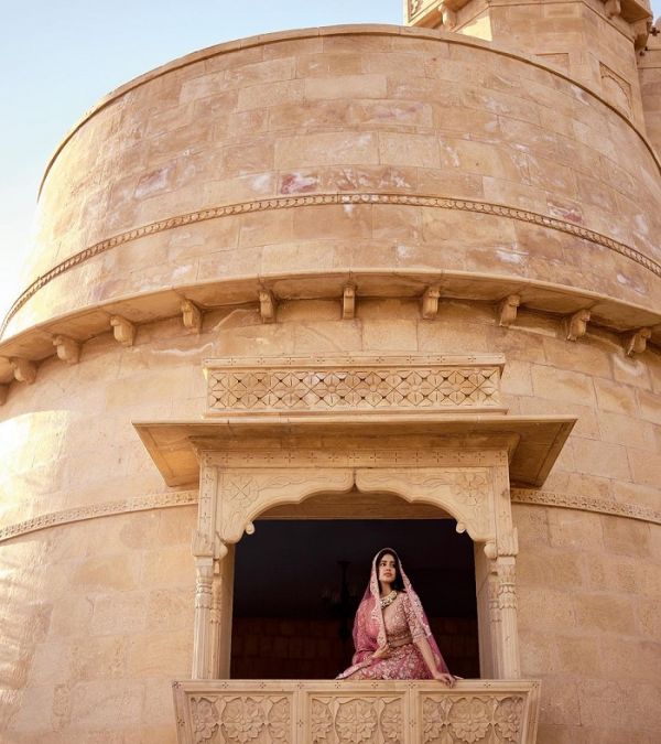 Fans crazy to see Janhvi Kapoor's royal photoshoot in Rajasthani look