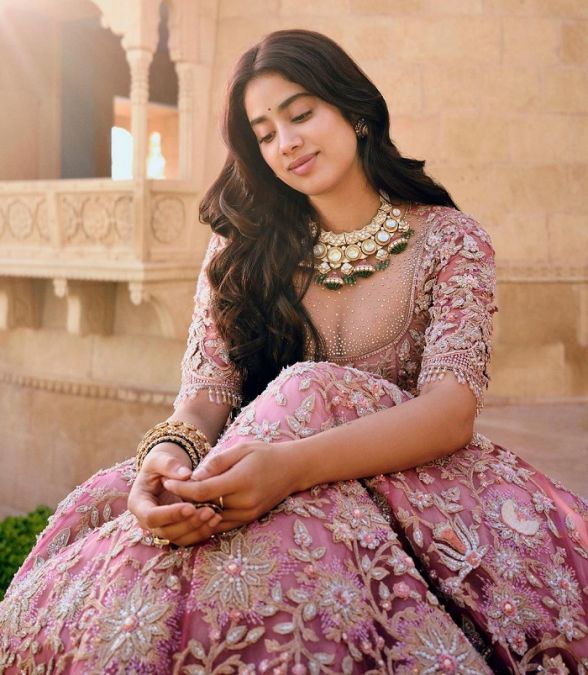 Fans crazy to see Janhvi Kapoor's royal photoshoot in Rajasthani look