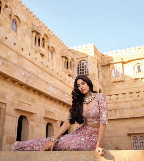 Fans crazy to see Janhvi Kapoor's royal photoshoot in Rajasthani look