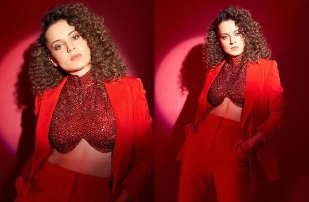 Kangana wreaks havoc in shimmery crop top