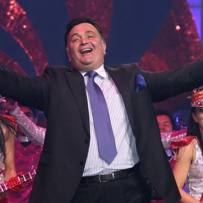 Neetu Kapoor's bang on Rishi Kapoor's song, everyone was forced to sway