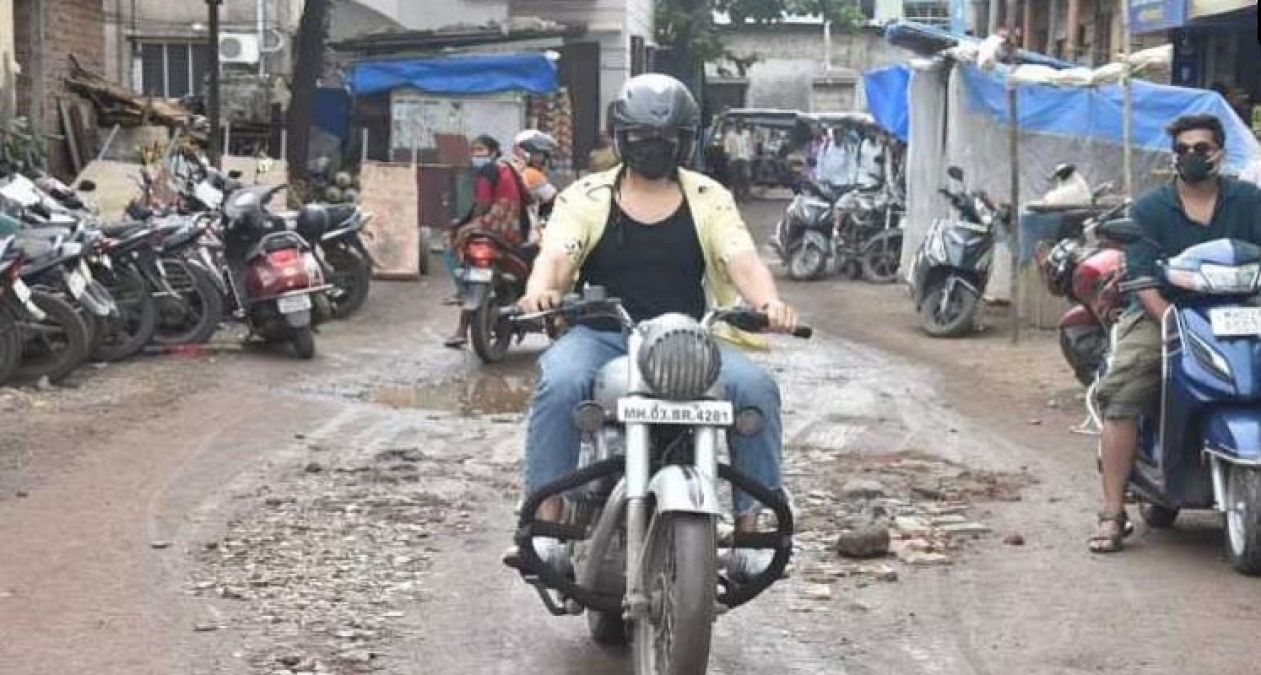 PHOTOS: Kartik Aaryan on a tour of Mumbai from Bullet