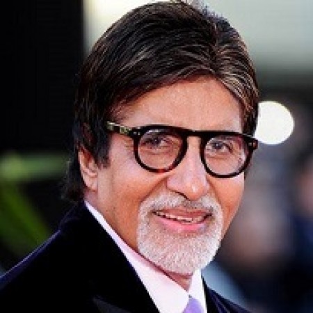 Amitabh Bachchan reaches his home after winning battle against Corona