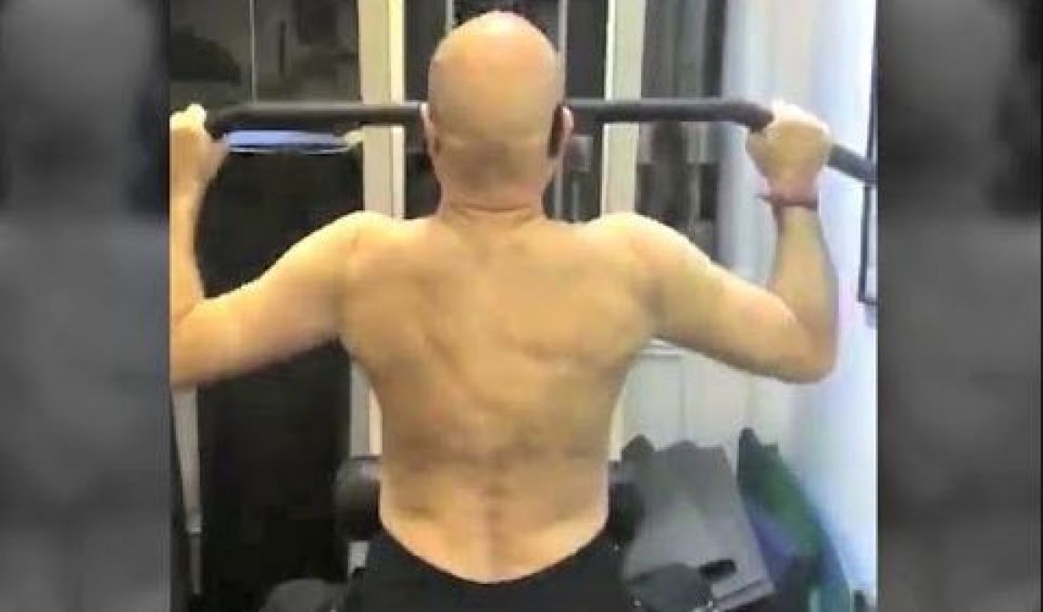 Video: This actor was doing a workout while chanting Shiv Mantra!