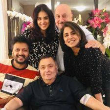 Ritesh-Genelia, who arrived to meet Rishi Kapoor, clicked perfect pictures!