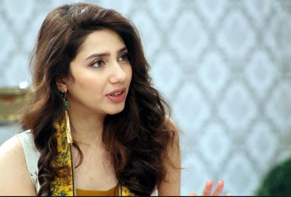 On Jammu and Kashmir matter, Pakistani Actress Mahira tweeted, 