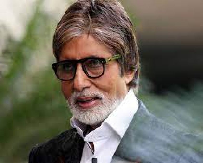 Amitabh Bachchan's French beard look goes to Rakeysh Omprakash Mehra