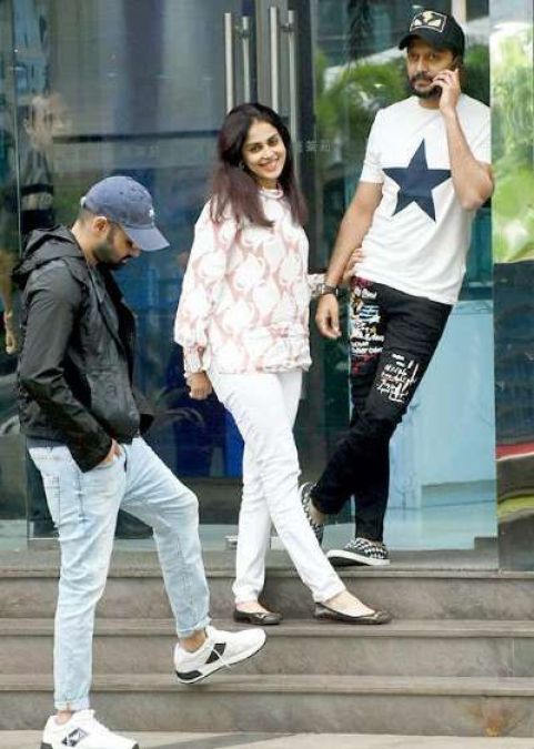 After 7 years of marriage, Genelia looked different with husband Ritesh!