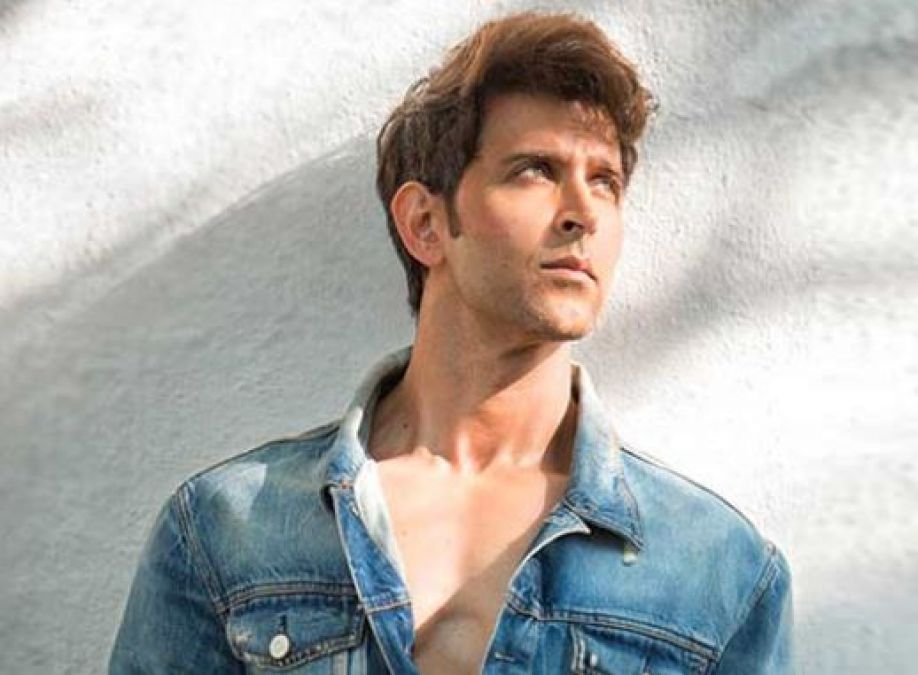 When Hrithik Roshan Got Disturbed By These Photographers, Watch the Video