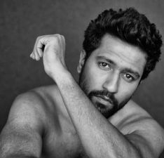 Vicky Kaushal Shares a Shirtless Photo, Fans Made Hot Comments!