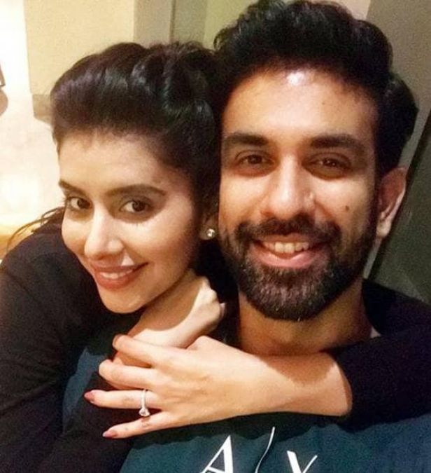 Rajeev Sen-Charu's New Photos Gives a Big Hint, Everything is going well Between the Couple!