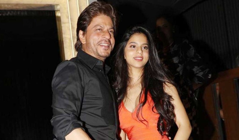 भीख मांग रही महिला के साथ शाहरुख खान की बेटी ने कर दी ऐसी हरकत, देखकर बोले लोग- 'जैसे पापा वैसी बेटी...'