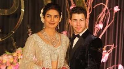 Priyanka Chopra met her old friend, shares pictures, and expresses happiness