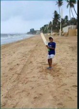 Sahdev Dirdo seen enjoying with friends at Juhu Beach, video goes viral