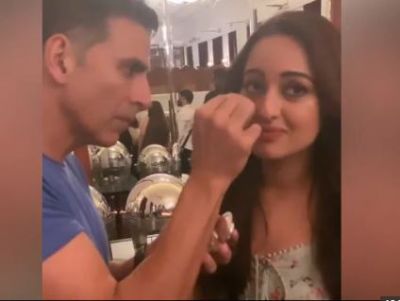 Akshay Kumar Became a Makeup Artist From Actor, Watch the Video!