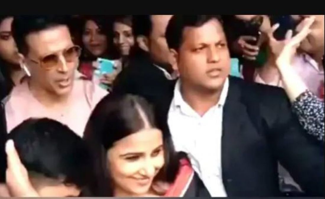 VIDEO: During the promotion, Vidya was crowded by fans; Akshay was seen defending her!