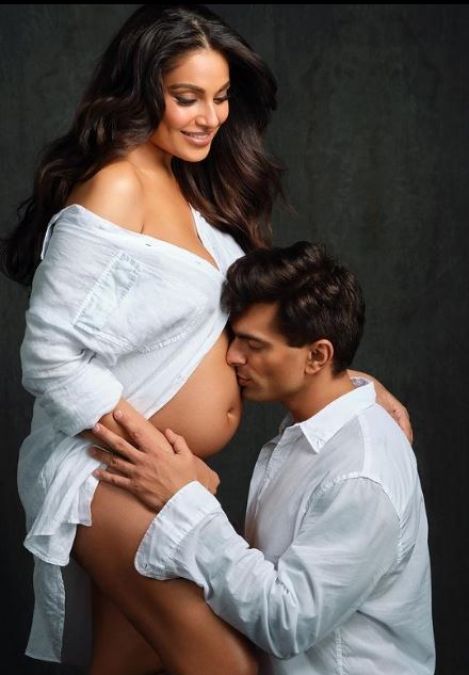 माँ बनने वाली हैं बिपाशा बासु, नए फोटोशूट में फ्लॉन्ट किया बेबी बंप