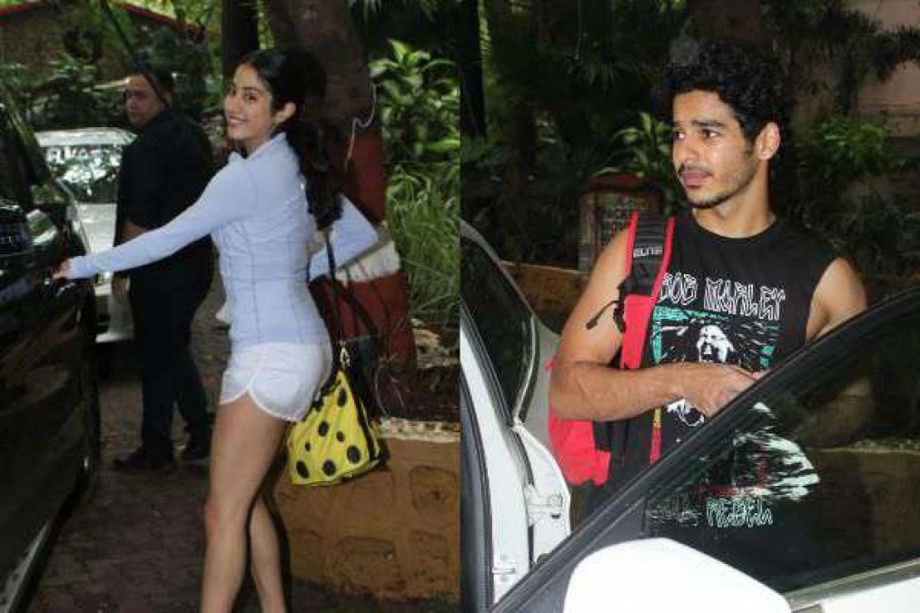 Without makeup, Janhavi looked hot with Ishaan Khattar!