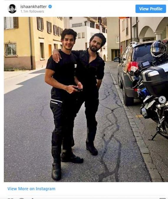 Ishaan Khattar Looked Quite Cool with Brother Shahid, See Viral Photo!