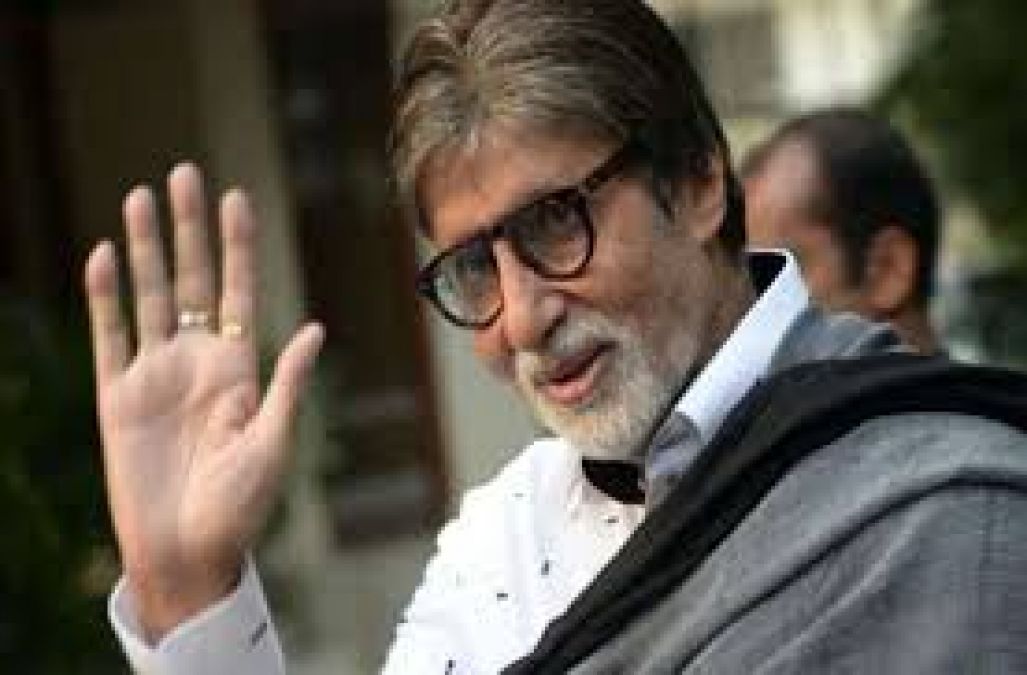 Why Amitabh Bachchan gets upset with messages of fans?