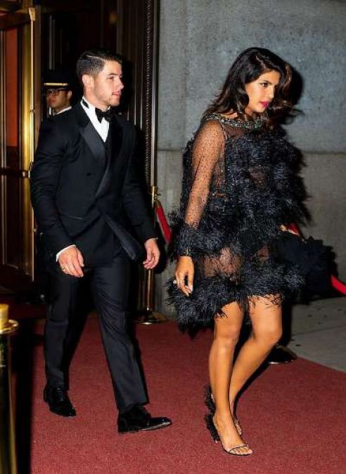 Priyanka was seen in a transparent dress holding hands of Nick Jonas!