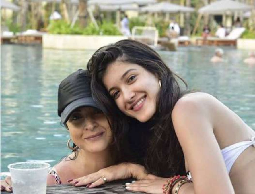 The daughters of the Kapoor family were seen enjoying at the pool party, photos will make you shocked!