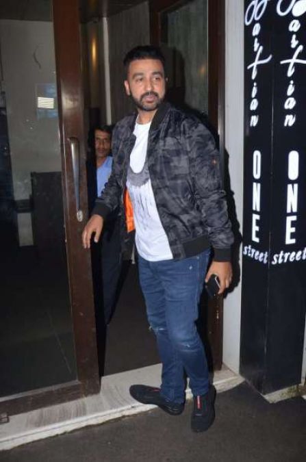 Shilpa Shetty steps out on dinner date with husband Raj Kundra