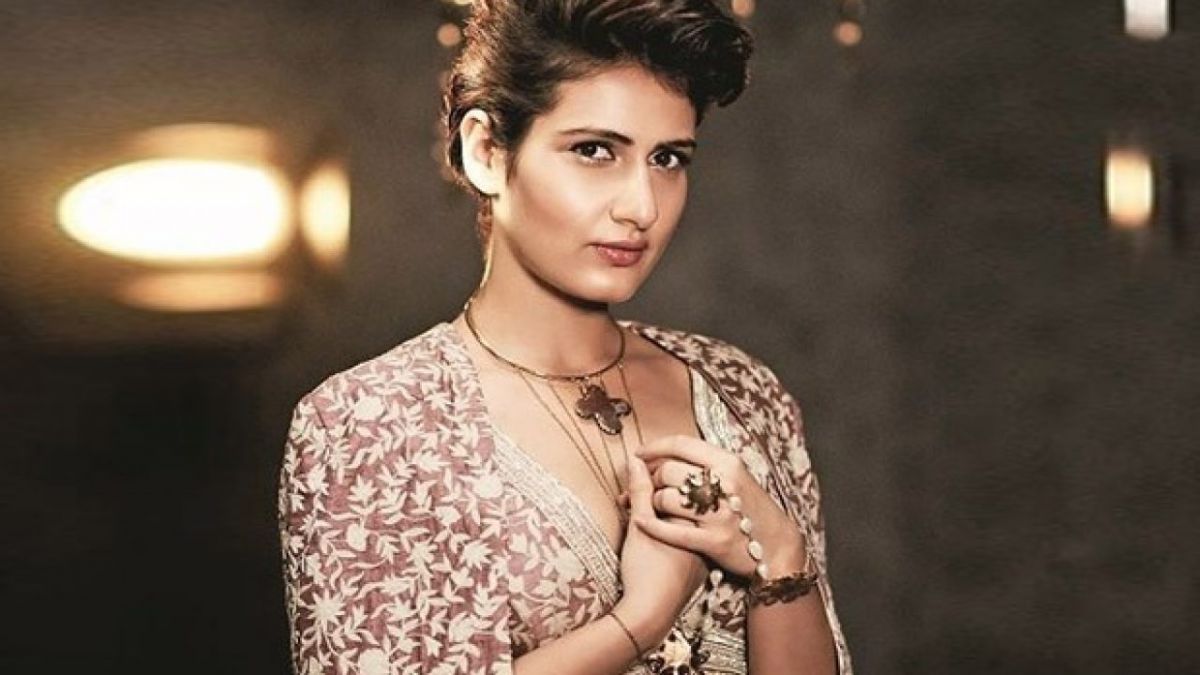 'Dangal Girl' Fatima Sana Shaikh shared doctors pic and told about her shoulder pain