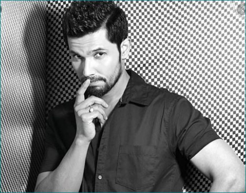 Randeep Hooda used to work as a waiter, had an affair with this famous actress for 3 years