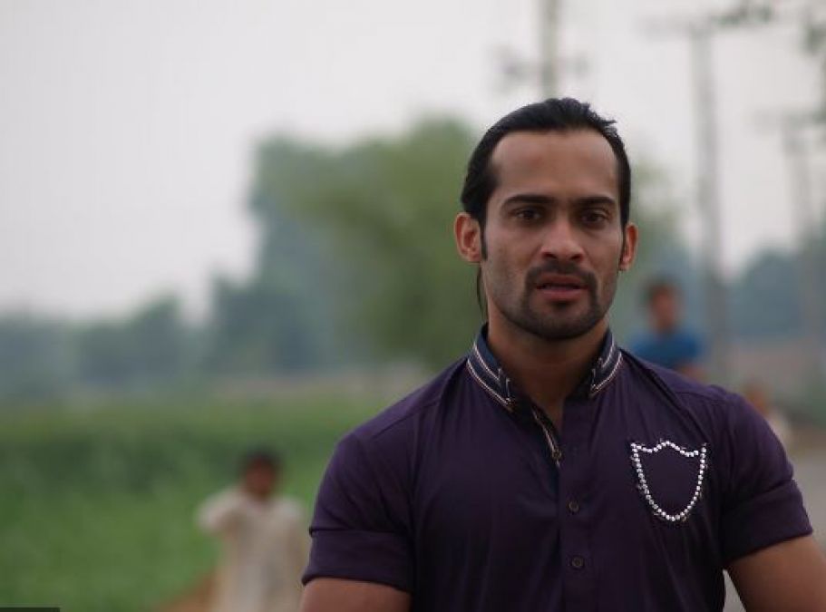 Waqar Zaka trolled over his comments on Bollywood celebs