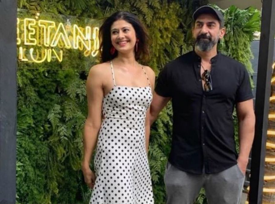 Pooja Batra, who was seen extremely romantic with her husband was spotted at this special event!