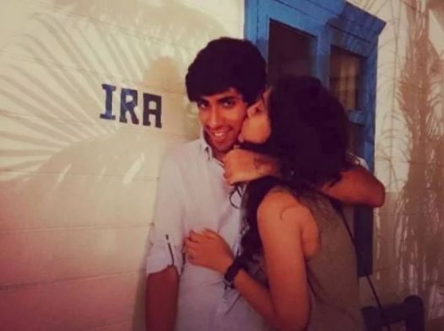 Aamir's daughter shared a photo with boyfriend, captioned extremely serious!