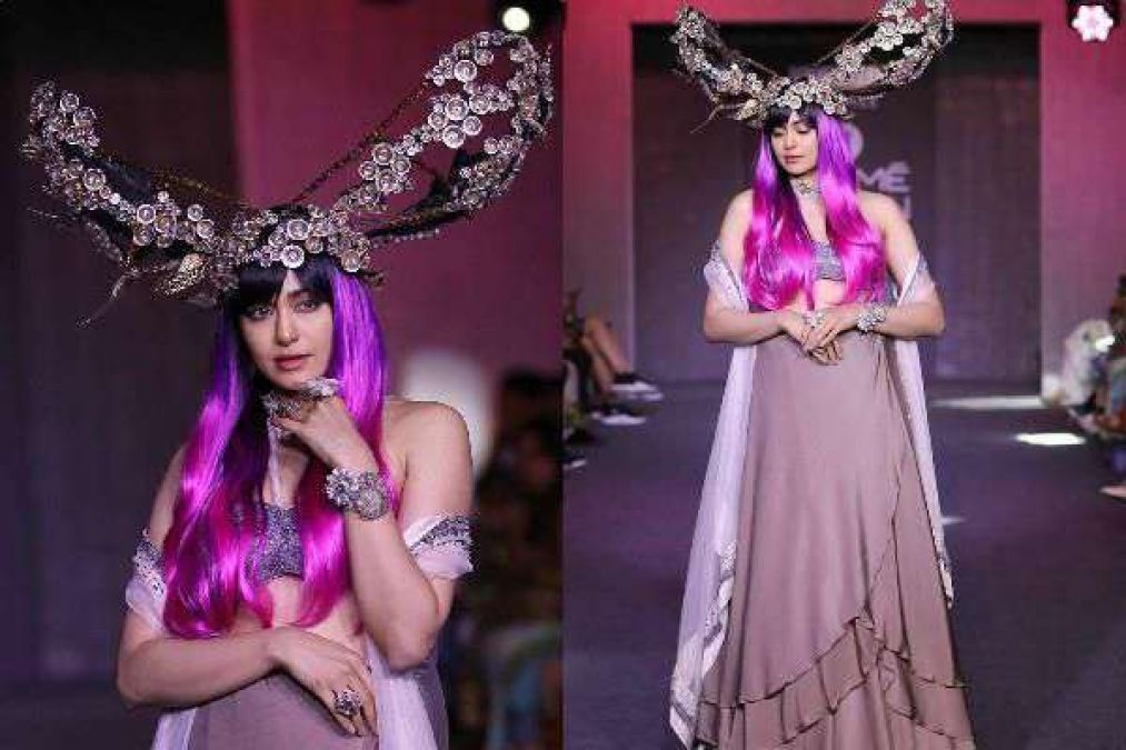 LFW 2019: Adah looked Pretty Hot In her Pink Dress, Fans went crazy On her Bold Style!