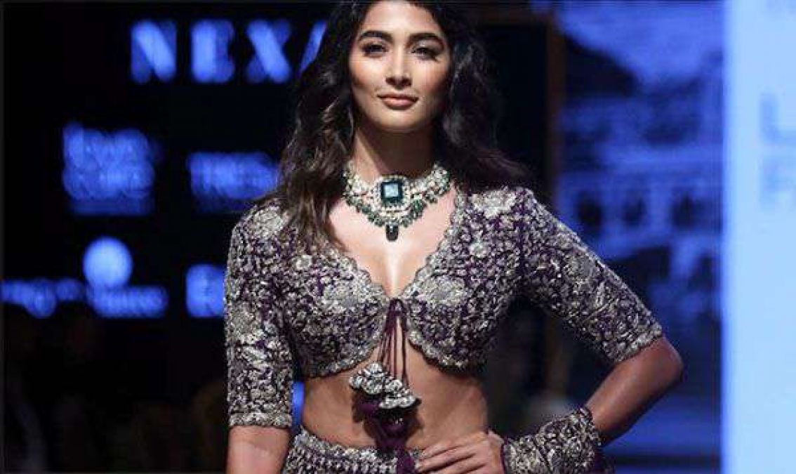 LFW 2019: Now Pooja Hegde wreaked havoc, see her hot look!