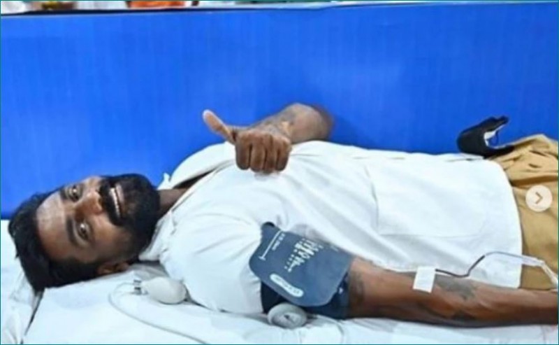 This filmmaker donates blood at the Raja Ganapati festival of Lalbagh