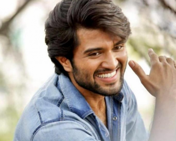Vijay Devarakonda's smile enticing fans, check out the picture here