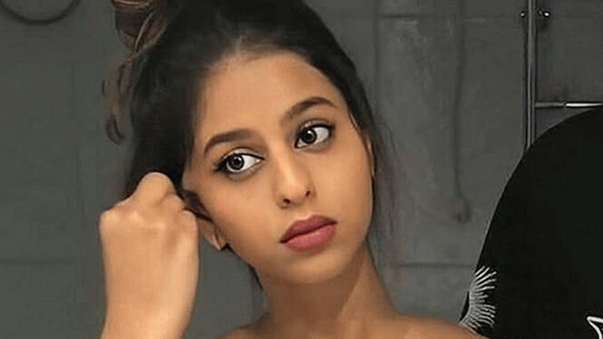 Shah Rukh's daughter Suhana was doing make-up, photo goes viral